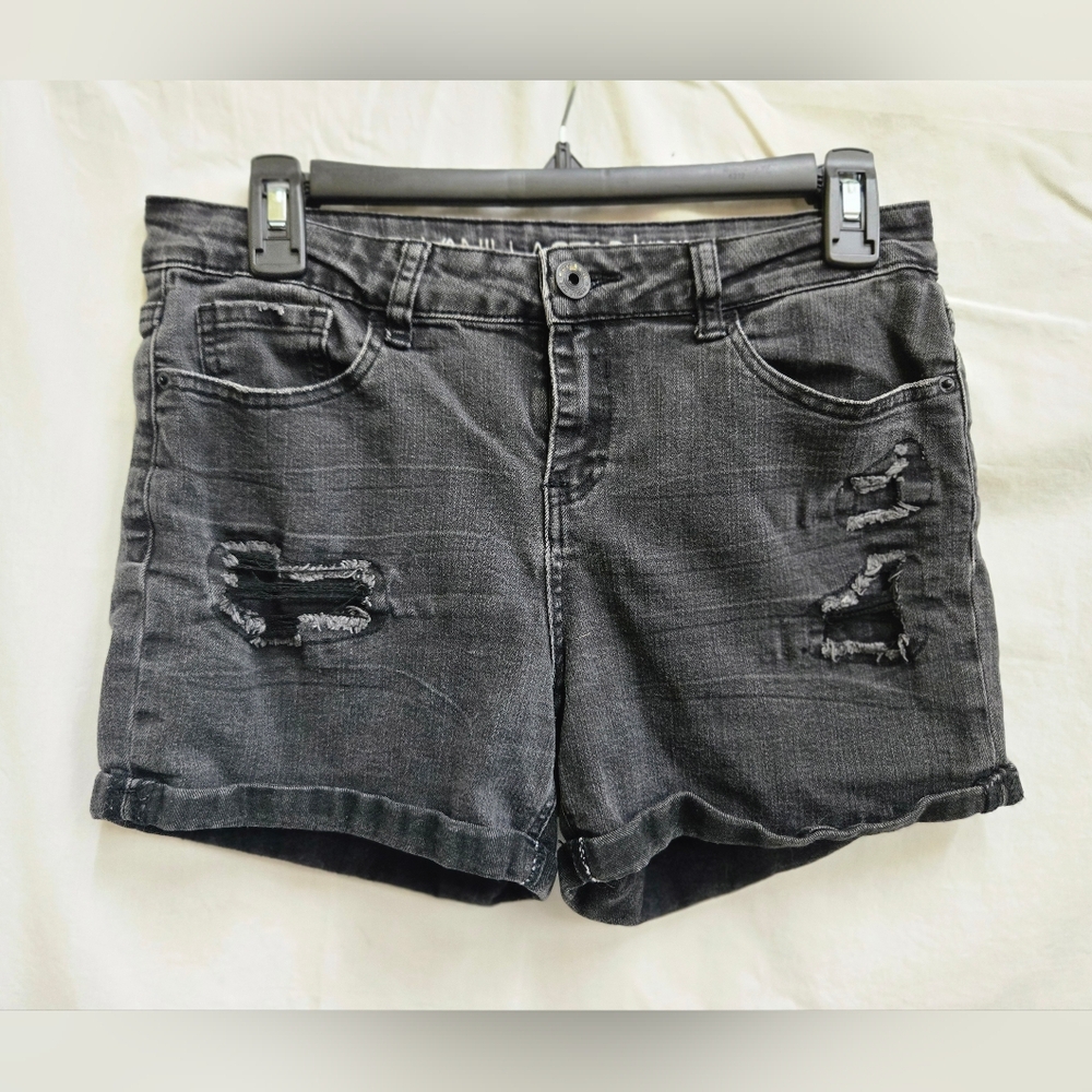 Vanilla Star - Dark Gray Distressed Mid-rise Shorts - (11)